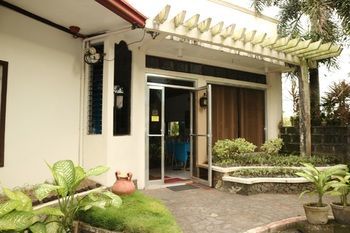 Mayon View Garden Apartelle & Restaurant Legazpi Exterior photo
